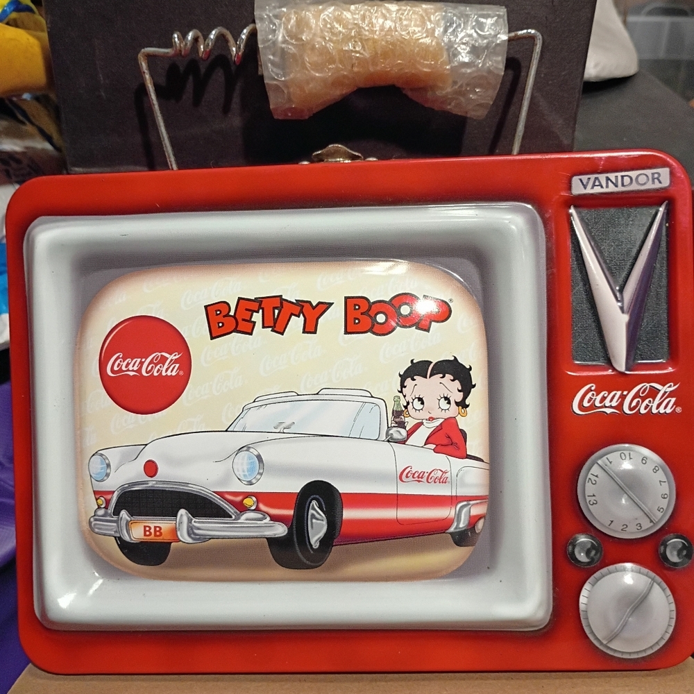 Collectable Betty Boop Coca Cola Tin Tote Year 2000